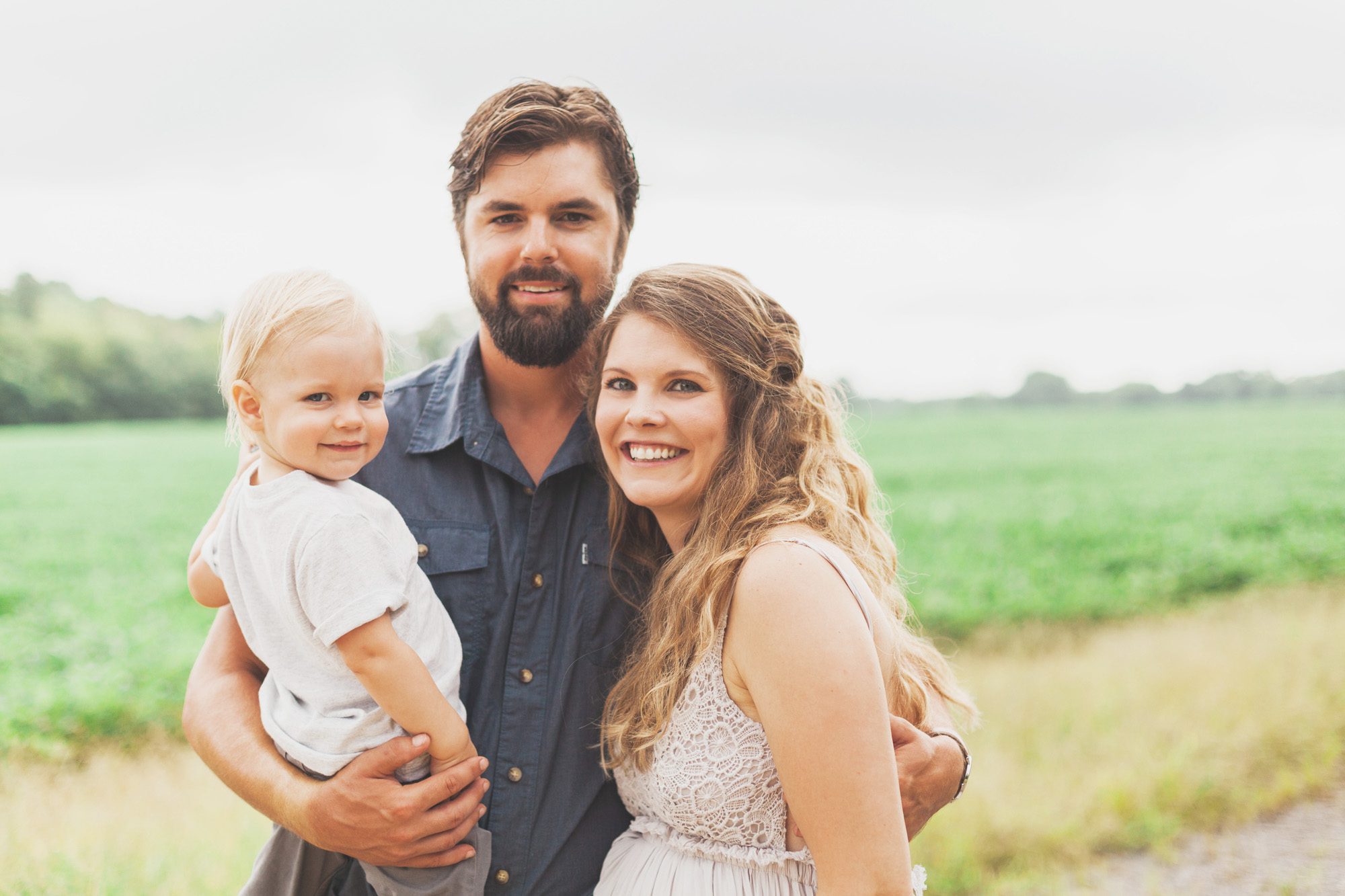 Maternity photos with family at farm in Smyrna TN