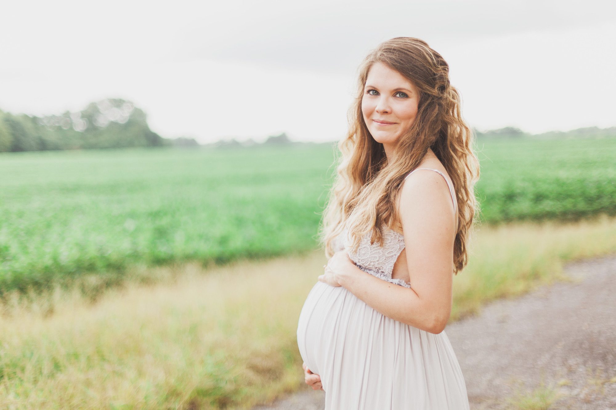 Mom in maternity gown / Maternity photos Nashville TN Krista Lee Photography