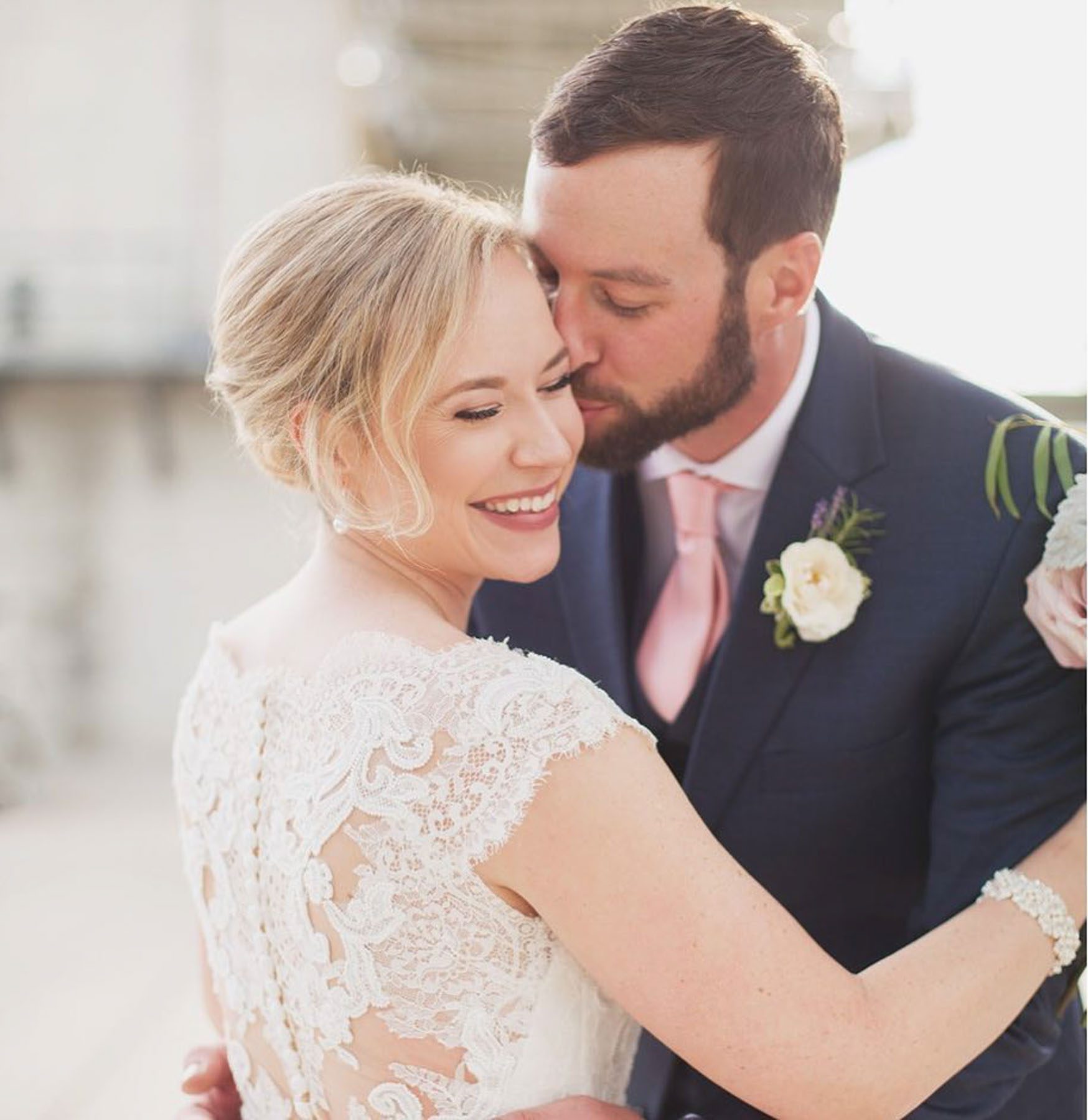 Bride and groom relax before ceremony, wedding photographer krista lee discusses the pros and cons of first look vs traditional wedding ceremony