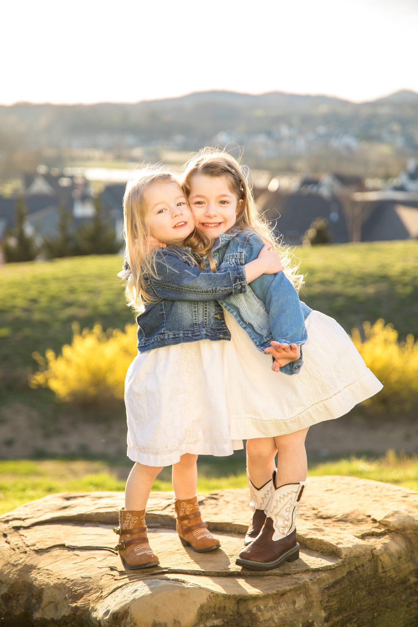 Siblings sisters magic hour photos, Children wardrobe ideas for family portrait 