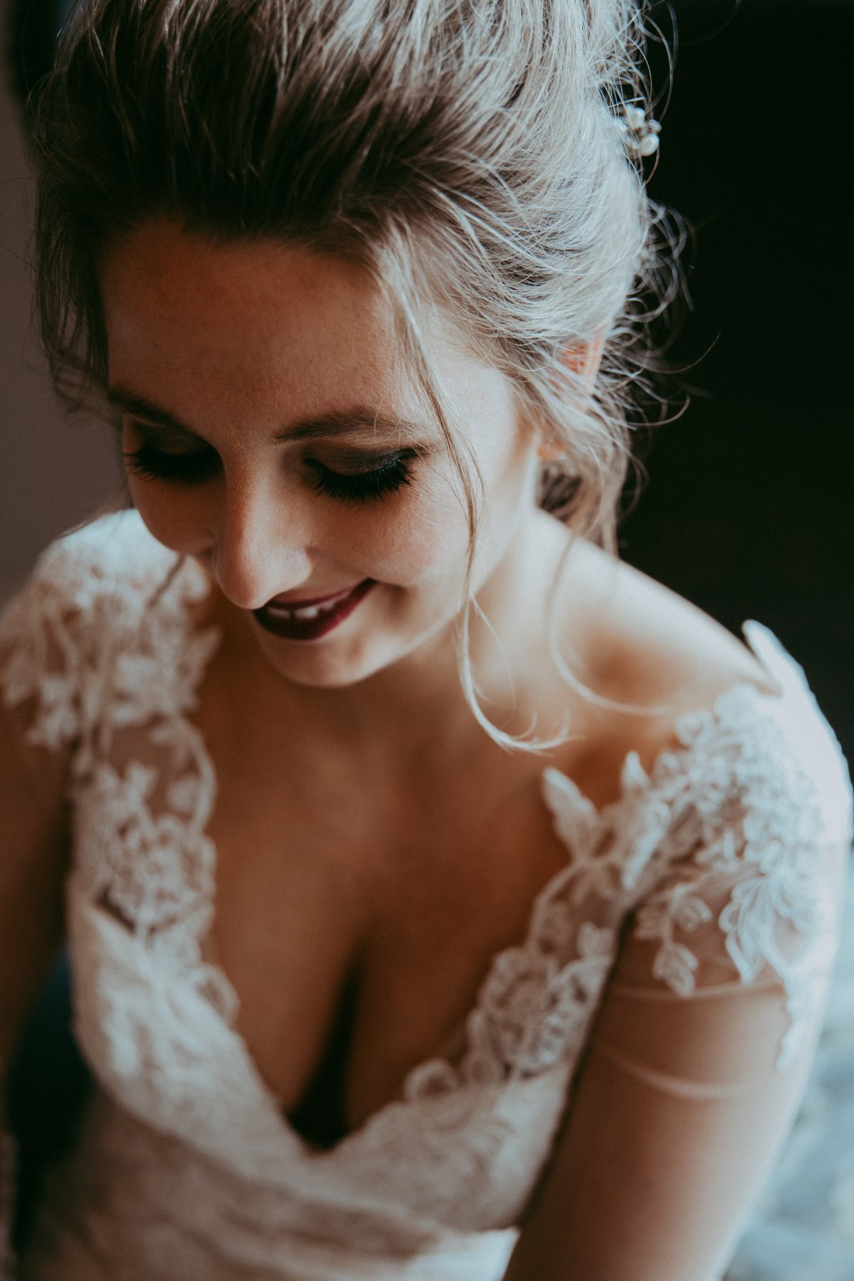 Dramatic wedding day makeup with dark eyes and lips 