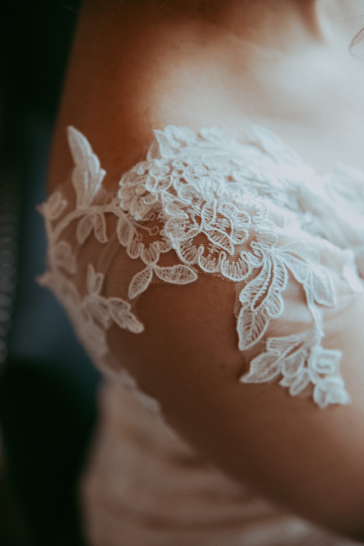 lace cap sleeve on wedding dress 