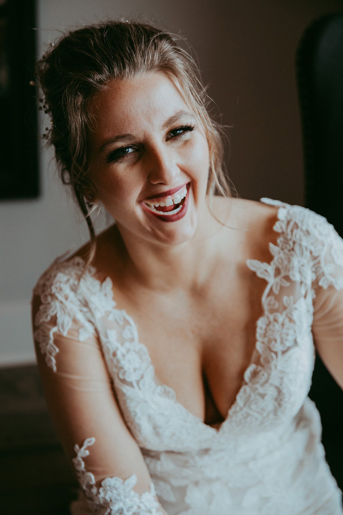 pretty laughing bride 